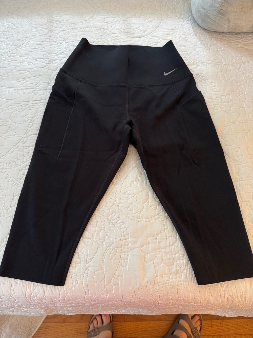 Nike Universa Cropped High-Waist Leggings w/Side Pockets, size Medium, NWOT